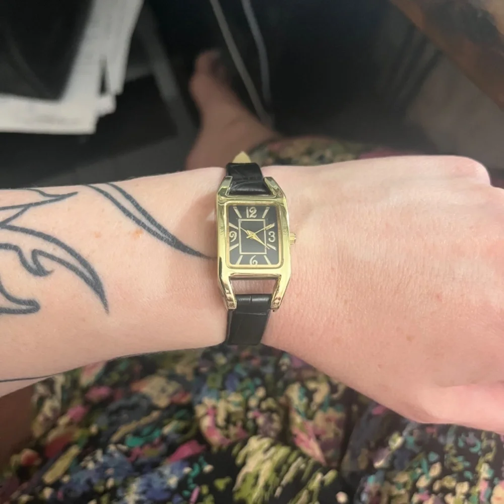 5/$45 Vintage Black Vegan Leather Gold Minimalist Wristwatch C1